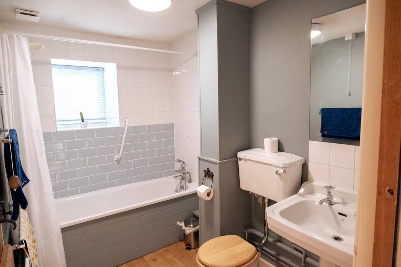 Lovely Property In The Heart Of Somerset, Sleeps 9 Shepton Mallet Exteriör bild